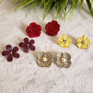 Flower stud earrings